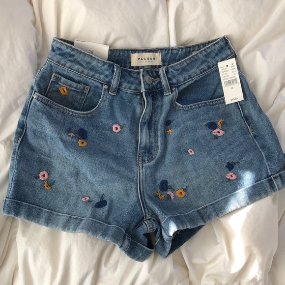 PacSun Pants - 🌸PACSUN flower patterned MOM shorts 🌷